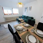 アパート Seenah Apartments, Komfort Mit Einkaufsmoeglichkeiten & Parkplatz