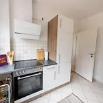 Seenah Apartments, Komfort Mit Einkaufsmoeglichkeiten & Parkplatz アパート *
