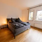 アパート Seenah Apartments, Komfort Mit Einkaufsmoeglichkeiten & Parkplatz