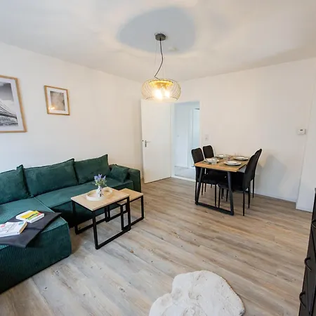 Seenah Apartments, Komfort Mit Einkaufsmöglichkeiten&parkplatz Apartment