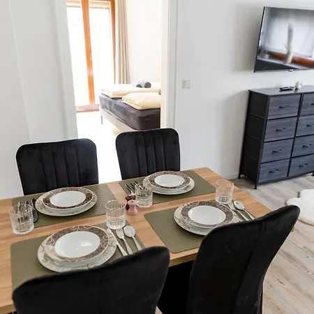 Seenah Apartments, Komfort Mit Einkaufsmöglichkeiten&parkplatz Apartment *
