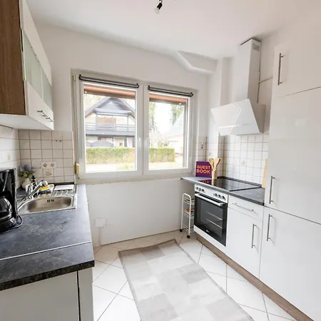 Seenah Apartments, Komfort Mit Einkaufsmöglichkeiten&parkplatz Apartment *