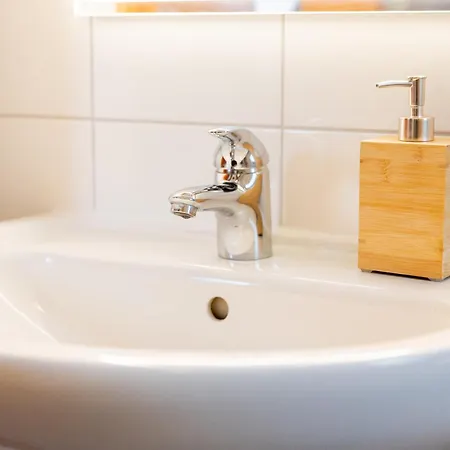 Seenah Apartments, Komfort Mit Einkaufsmöglichkeiten&parkplatz Apartment *