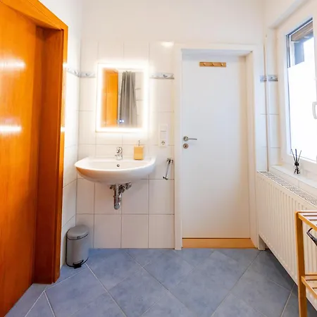 Seenah Apartments, Komfort Mit Einkaufsmöglichkeiten&parkplatz Apartment *